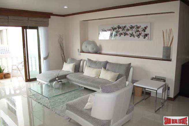 Royal Castle Pattanakarn Condominium | Large 3 Bed Condo for Sale on the 12th Floor with 270 Degree Views-0