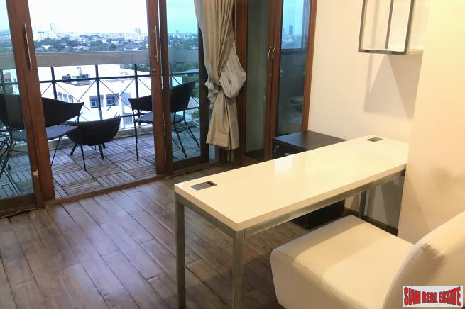 Royal Castle Pattanakarn Condominium | Large 3 Bed Condo for Sale on the 12th Floor with 270 Degree Views-9