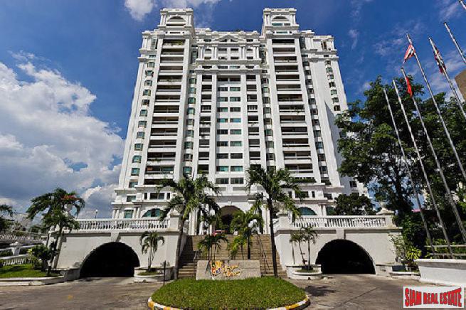 Royal Castle Pattanakarn Condominium | Large 3 Bed Condo for Sale on the 12th Floor with 270 Degree Views-21