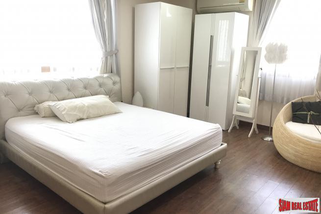 Royal Castle Pattanakarn Condominium | Large 3 Bed Condo for Sale on the 12th Floor with 270 Degree Views-4