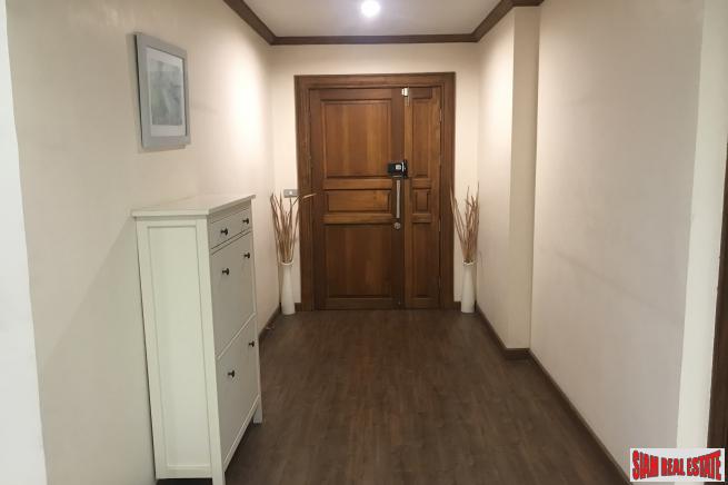 Royal Castle Pattanakarn Condominium | Large 3 Bed Condo for Sale on the 12th Floor with 270 Degree Views-7