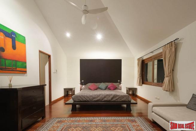 Loch Palm Courtyard | Glorious Five Bedroom Home with a Private Pool for Sale-4