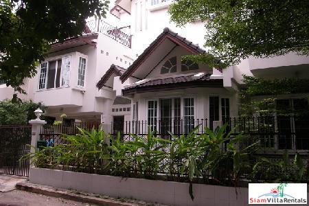 Spectacular Six Bedroom, Newly Renovated House for Rent, 500 sqm Residence at Sukhumvit 39-1
