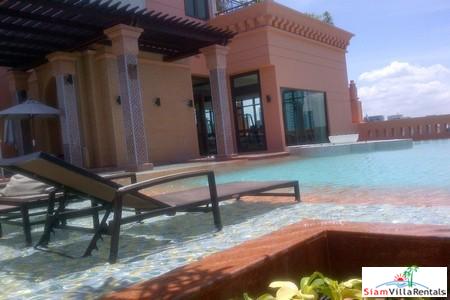 One Bedroom Apartment in Contemporary, Spanish-Style Complex on Sukhumvit 22-0