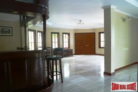 Anuphas Golf Ville | Three Bedroom Mountain View House with Pool in Kathu