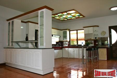 Spacious Three Bedroom House Plus Guest House in Rawai-14