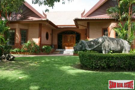 Spacious Three Bedroom House Plus Guest House in Rawai-8