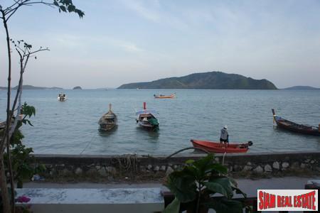 Thai-Modern Beachfront Three-Bedroom Pool Villa in Rawai-3