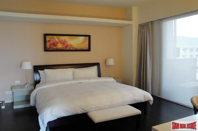 RENTED Two Minutes Walk To Radjadamri BTS Station,-2