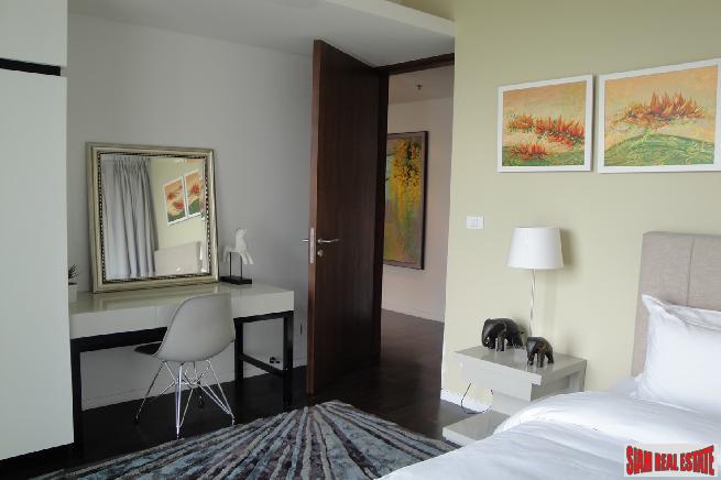 RENTED Two Minutes Walk To Radjadamri BTS Station,-3