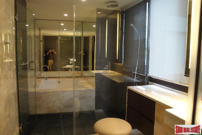 RENTED Two Minutes Walk To Radjadamri BTS Station,-4
