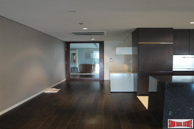 RENTED Two Minutes Walk To Radjadamri BTS Station,-7