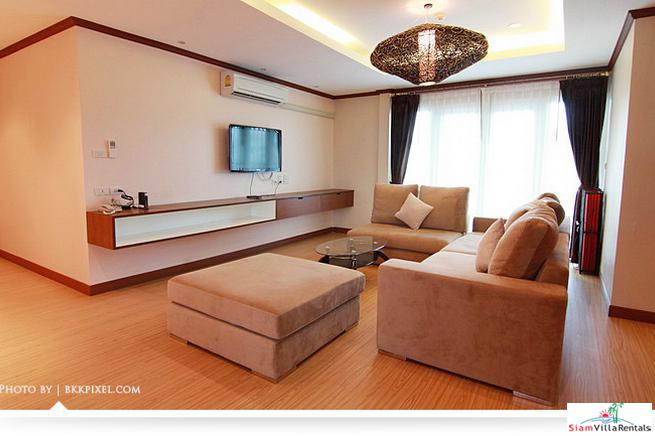 Three Bedroom Pet Friendly Condo a Short walk to BTS Ekamai on Soi 12-0
