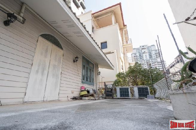 Three Bedroom 300 square meter Private House for Rent at Nana BTS-17