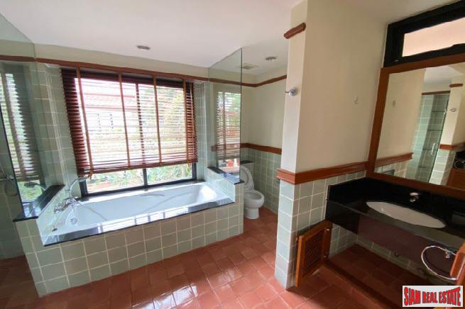 Contemporary three-bedroom villa with private pool in Laguna-4